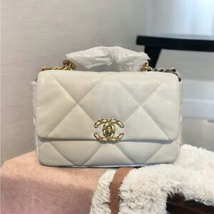 Chanel White Quilted Leather Shoulder Bag